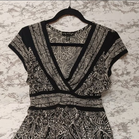 City Triangles Dresses & Skirts - Nwot City Triangles Dress size L